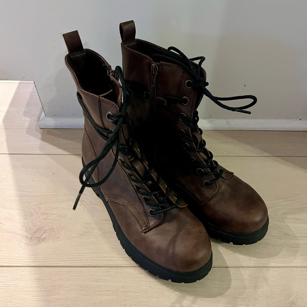 Women’s Brown Lace-Up Combat Boots Size 8.5